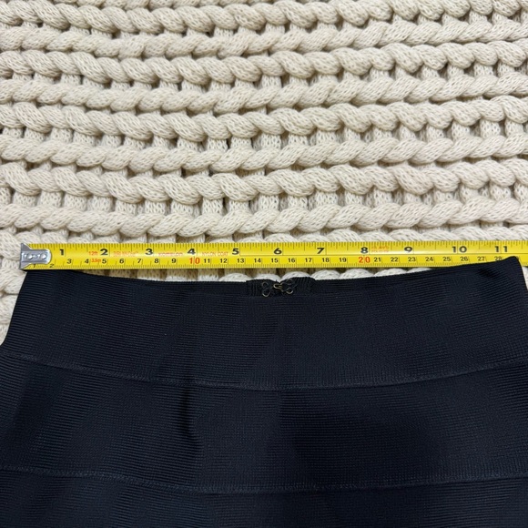 Herve Leger Black Bandage Mini Skirt Size XS Y2K - Picture 5 of 6